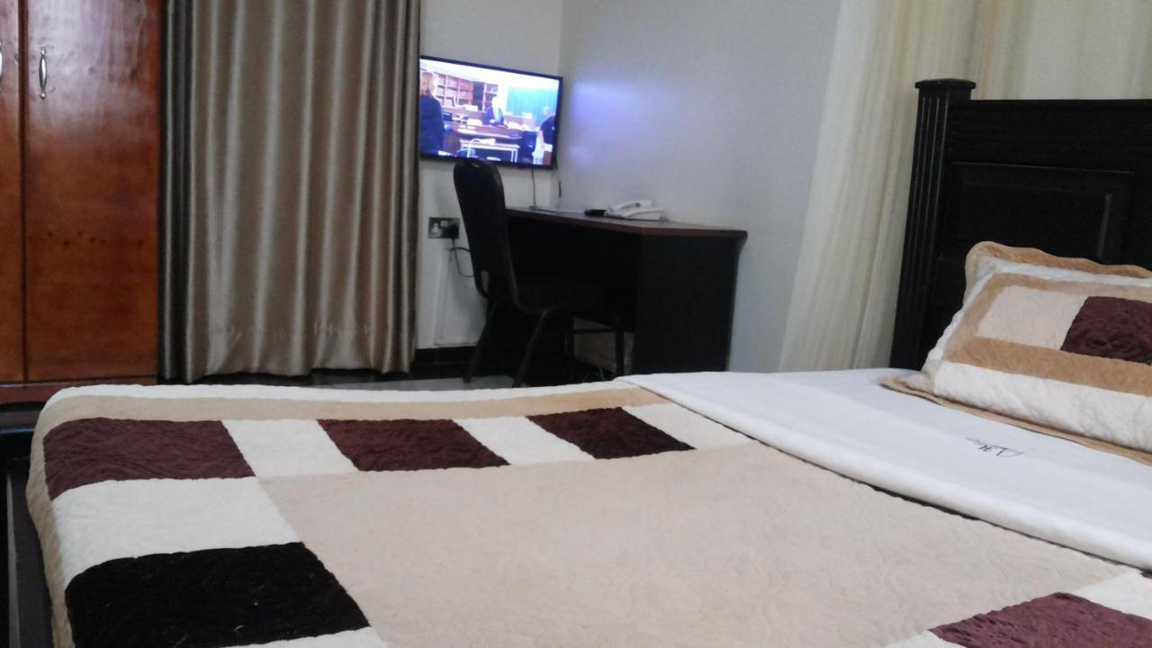 Hotel Good News Lira Εξωτερικό φωτογραφία