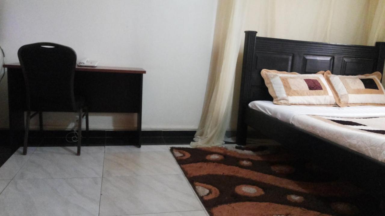 Hotel Good News Lira Εξωτερικό φωτογραφία